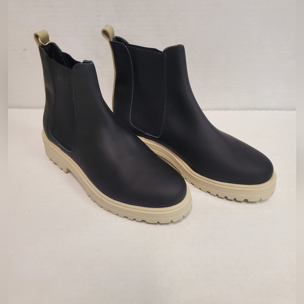 NILA & Nila BLACK slip on ankle boots womans size 39 with white trim NWT LEATHER